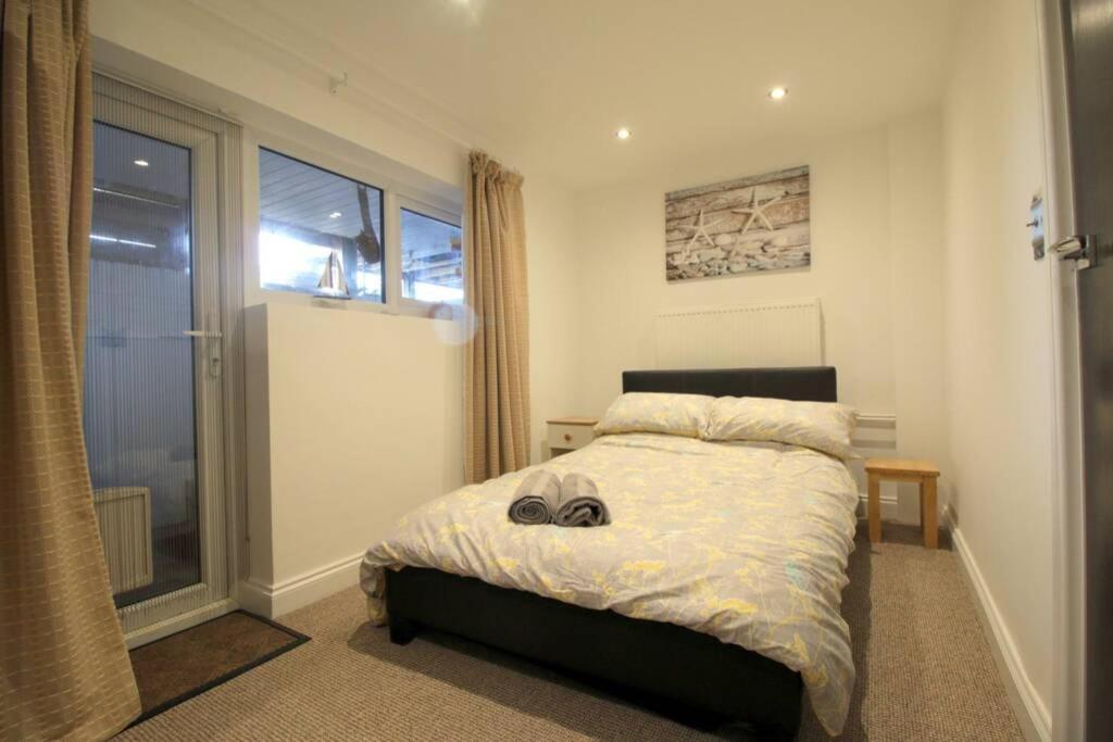 Pebbles Apartment By Air Premier Seaford Bagian luar foto
