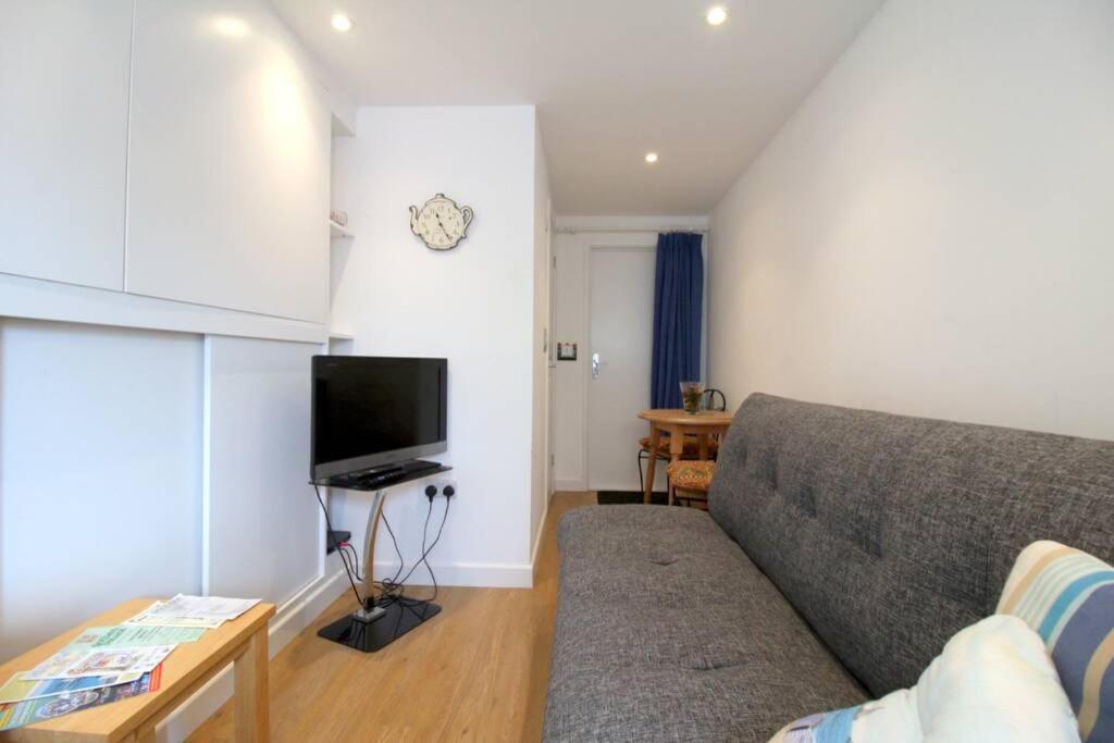 Pebbles Apartment By Air Premier Seaford Bagian luar foto